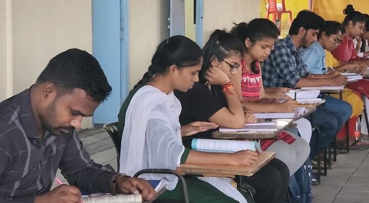 बाबासाहेबांसाठी काही करायचं असेल तर तो फक्त अभ्यास आहे. त्यामुळे आम्ही आभ्यास करण्याचा निर्णय घेतला आहे, अशा भावना विद्यार्थ्यांनी मांडल्या आहेत.