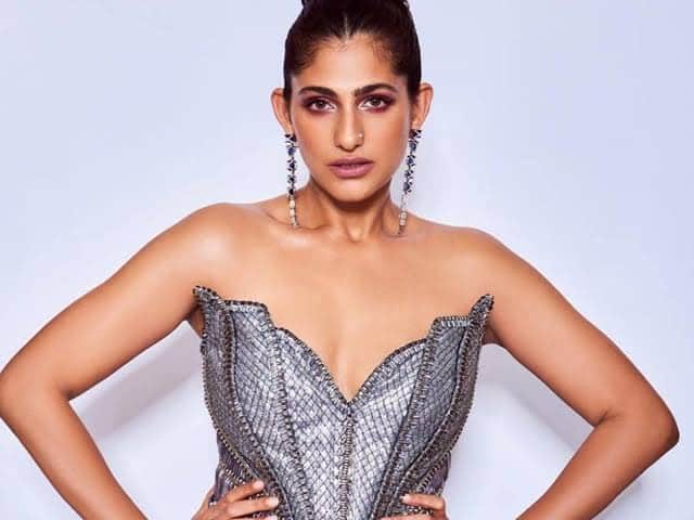 कुब्रा ने इतना तक बताया कि वह एक एग्जॉटिक लोकेशन पर शादी थी जहां पर उन्हें होस्ट के तौर पर इनवाइट किया गया था. लेकिन उन लोगों ने उन्हें रुकने के लिए बाकी एंटरटेनर्स के साथ में बोट दे दी थी.