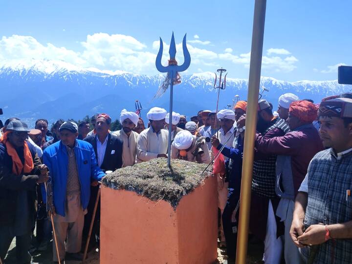 Baisakhi 2023 Jammu- Kashmir Subar-Nag temple opened in Bhaderwah, 15000 devotees climbed 12 km Baisakhi: भद्रवाह में 1600 साल पुराने सुबर-नाग मंदिर के कपाट खुले, 12 किमी चढ़ाई कर पहुंचे 15 हजार भक्त