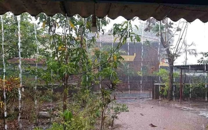 Mahabaleshwar Rain Cloudburst like rain heavy rain with winds in Mahabaleshwar Unseasonal Rain marathi news  Mahabaleshwar Rain : महाबळेश्वरात ढगफुटीसदृश्य पाऊस, तुफान वाऱ्यासह मुसळधार पाऊस