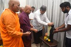 Chandrakant Patil : डॉ. बाबासाहेब आंबेडकर यांच्या जयंतीनिमित्त चंद्रकांत पाटील यांच्याकडून चिवरदान अन् धम्मदान अर्पण