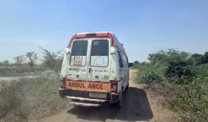 एडीजी लॉ एंड ऑर्डर प्रशांत कुमार ने कहा कि अभियुक्तों के पास से अत्याधुनिक विदेशी हथियार, ब्रिटिश बुलडॉग रिवॉल्वर 455 बोर और वॉल्थर पिस्टल 7.62 बोर बरामद हुए हैं. इस एनकाउंटर को करने वाली टीम का नेतृत्व डिप्टी एसपी नवेंदु कुमार और डिप्टी एसपी विमल कुमार सिंह ने किया. इसके साथ ही उनके साथ इस टीम में दो निरीक्षक, एक उप निरीक्षक, चार मुख्य आरक्षी और दो कमांडो भी शामिल रहे.