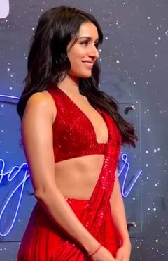 Shraddha Kapoor Photos: લાલ સાડીમાં ડ્રીમ ગર્લ લાગી શ્રદ્ધા કપૂર, ડીપ નેક બ્લાઉઝમાં ફ્લોન્ટ કર્યું ફિગર