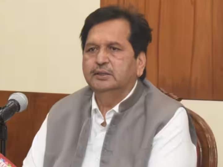 Mumbai News : आधी सार्वजनिक शौचालय बांधकामासाठीची निविदा प्रक्रिया स्थगित करण्यासाठी पत्र, मग स्थगिती मागे घेण्यासाठी पत्र व्यवहार; पालकमंत्र्यांच्या पत्रांमुळे बीएमसी प्रशासनाचा गोंधळ Mumbai News First a letter to stay the tender process for construction of public toilet then a letter to withdraw the stay BMC administration confused due to the guardian minister letters Mumbai News : आधी सार्वजनिक शौचालय बांधकामासाठीची निविदा प्रक्रिया स्थगित करण्यासाठी पत्र, मग स्थगिती मागे घेण्यासाठी पत्र व्यवहार; पालकमंत्र्यांच्या पत्रांमुळे बीएमसी प्रशासनाचा गोंधळ