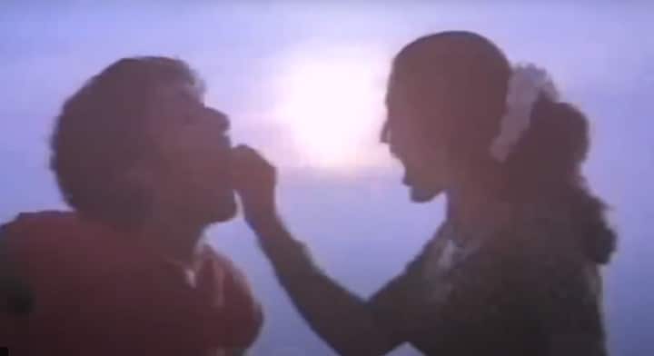 அடுக்கு மல்லி எடுத்து வந்து தொடுத்து வச்சேன் மாலை - ஆவரம்பூ