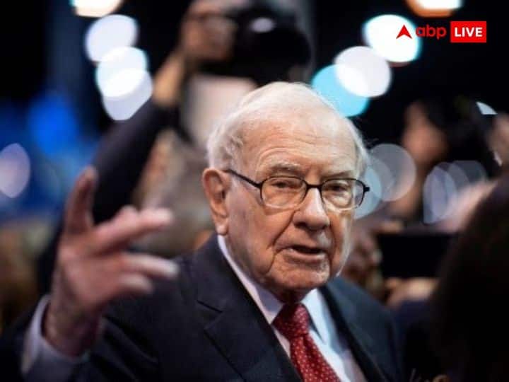 Warren Buffett's Berkshire Hathaway sold all of its  General Motors stock Warren Buffett :  दिग्गज गुंतवणूकदार वॉरेन बफेट यांनी या स्टॉकला केला 'टाटा'; एका झटक्यात सगळे शेअर्स विकले