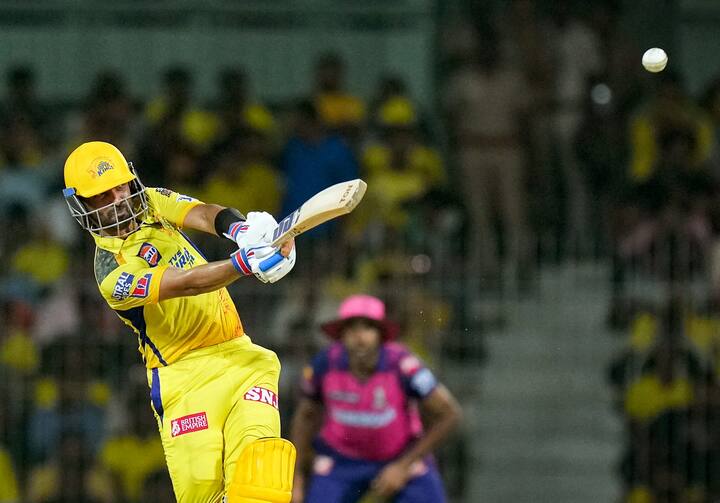 धोनीने आयपीएलच्या इतिहासात 22 वेळा खेळाडूंना धावबाद (Run Out) केलं आहे. राजस्थान रॉयल्सविरुद्धच्या सामन्यात धोनीने झाम्पाला धावबाद केले. तसेच या यादीत तिसरं नाव विराट कोहलीचं आहे. विराट देखील त्याच्या आयपीएल कारकिर्दीत 19 वेळा खेळाडूंना धावबाद केलं आहे.