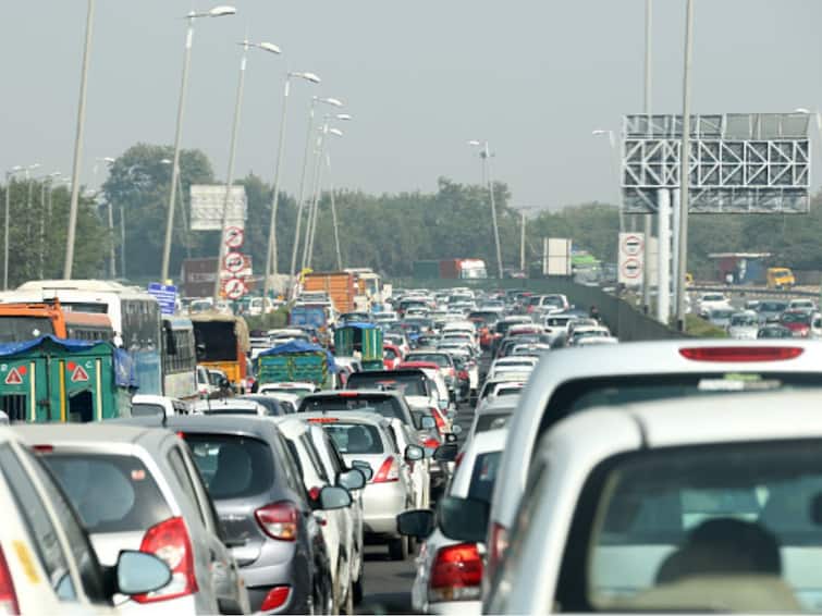 Petroleum Ministry Committee Recommends Ban On Diesel Powered 4-Wheelers In Big Cities By 2027 જો તમારી પાસે આ 4-વ્હીલર છે તો થઈ જાવ સાવધાન, 2027 સુધીમાં તેના પર લાગી શકે છે પ્રતિબંધ!
