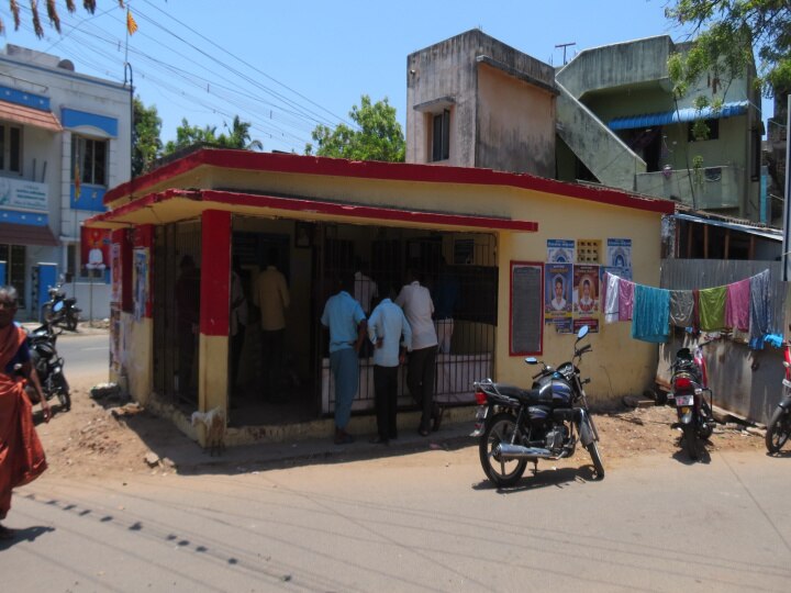 பட்டியல் இனத்தவருக்கு பதவி உயர்வு வழங்காத கூட்டுறவு இணை பதிவாளர் - நாகையில் அரசு பணியாளர் சங்கம் ஆர்ப்பாட்டம்