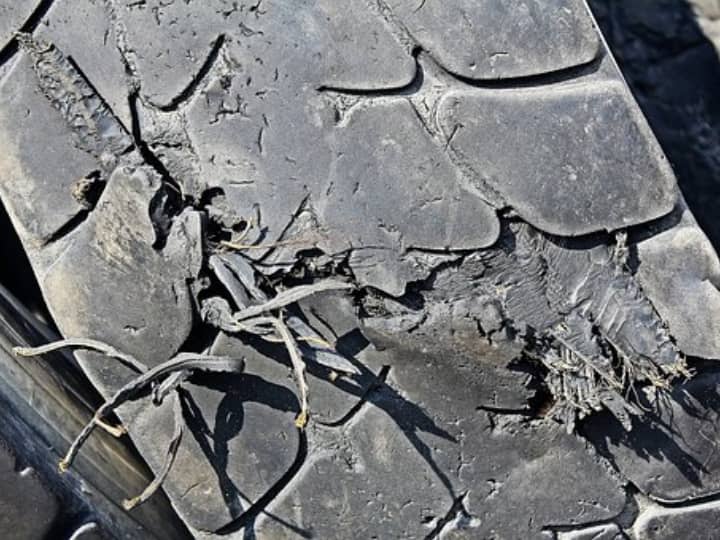 Car tyre burst in summers how to avoid tyre burst how to take care vehicle tyres car care tips road safety tips Car Care: गर्मियों में ड्राइविंग के वक्त इस वजह से होती हैं ज्यादा दुर्घटनाएं, आप मत कार बैठना ये गलतियां