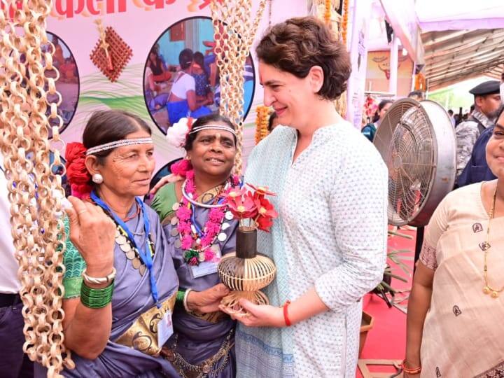 Priyanka Gandhi meets women suffering from Naxal violence, praises fiercely after seeing bamboo art