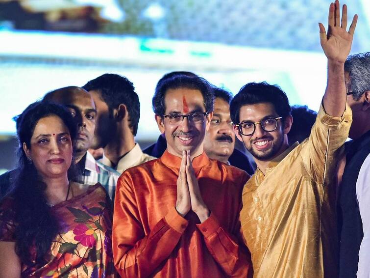 Rashmi Thackeray wife of  Uddhav Thackeray wife rally in  nashik  decision to contribute to party building Shivsena Rashmi Thackeray :  उद्धव ठाकरेंच्या पत्नी रश्मी ठाकरे देखील मैदानात उतरणार, पक्षबांधणीत हातभार लावण्याचा निर्णय
