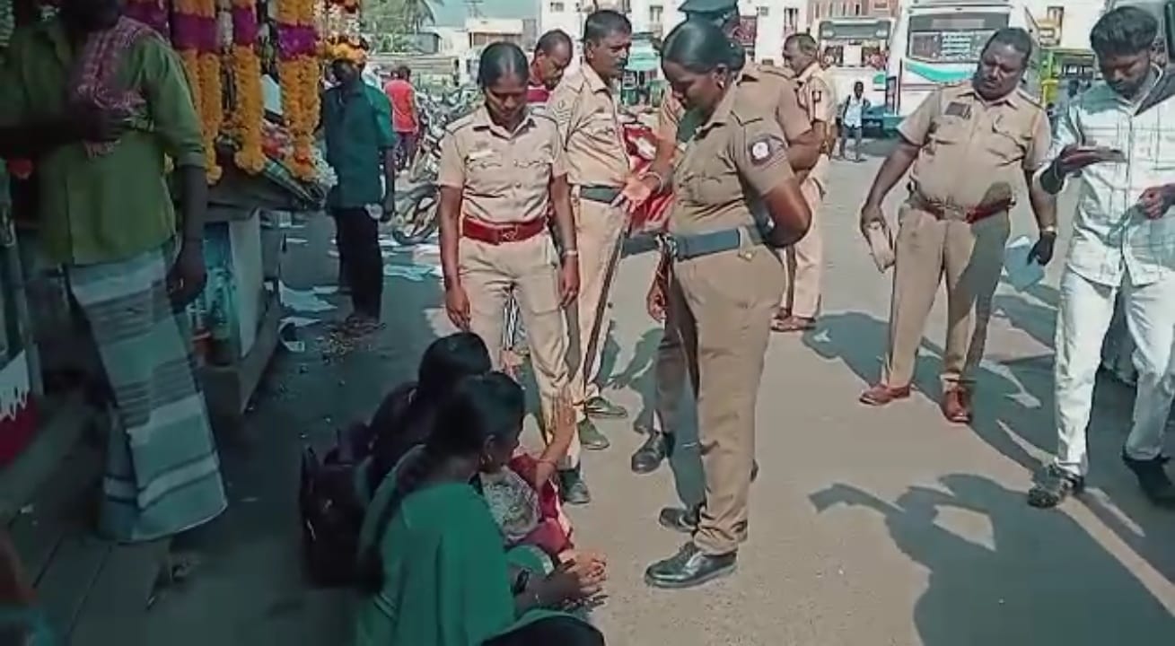 திருத்துறைப்பூண்டியில் பாஜக செயற்குழு உறுப்பினரை செருப்பால் அடித்த பெண் வழக்கறிஞர்கள்