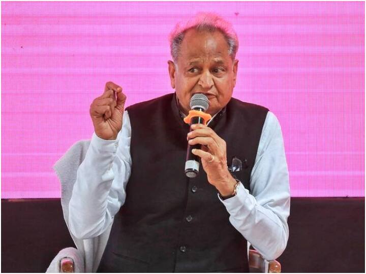 CM ashok gehlot says rajasthan anti corruption bureau raided several ias and ips officers Rajasthan Politics: सचिन पायलट के 'अनशन' वाले सवाल को सीएम गहलोत ने टाला, कहा- 'हमारा ध्यान केवल...'