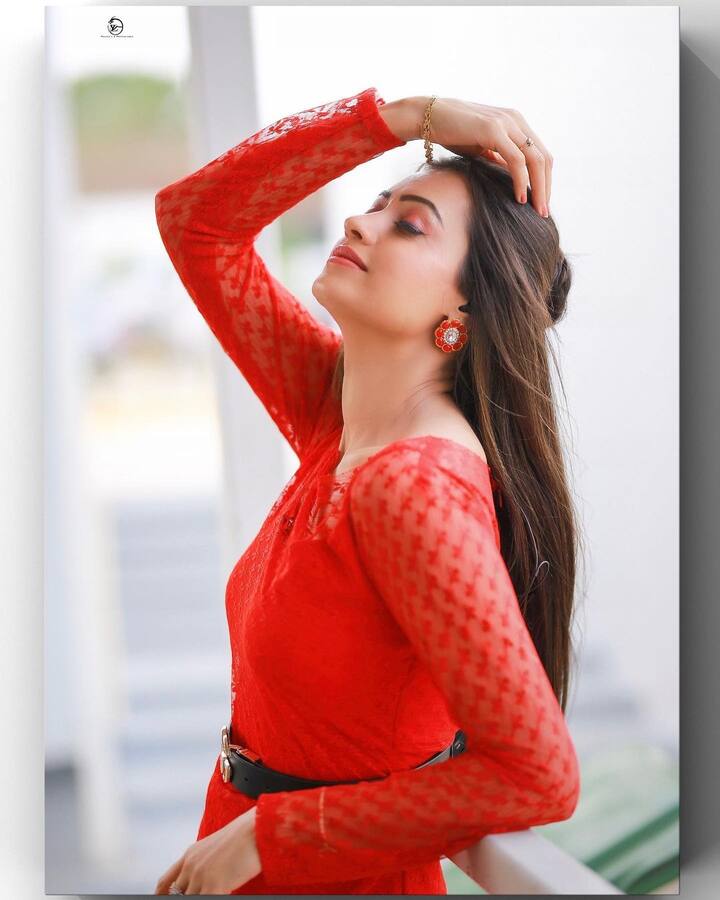 సోషల్ మీడియాలో బాగా యాక్టివ్ గా ఉంటుంది.Photo Credit: Sowmya Rao/Instagram
