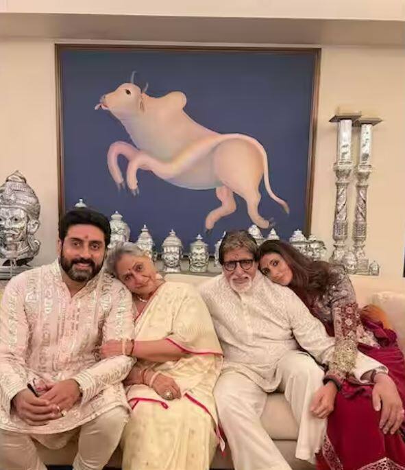 આ દિવસોમાં જયા બચ્ચન એક્ટિંગથી દૂર રાજકારણમાં પોતાનું નસીબ ચમકાવી રહી છે. પરંતુ અમિતાભ બચ્ચન હજુ પણ સ્ક્રીન પર દર્શકોનું મનોરંજન કરી રહ્યા છે. તે છેલ્લે ફિલ્મ 'ઊંચાઈ'માં જોવા મળ્યા હતા.