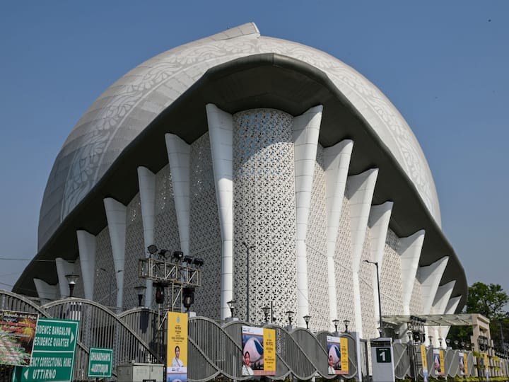 The West Bengal Housing and Infrastructure Development Corporation (Hidco) has been given responsibility for the Dhanadhanyo Auditorium's maintenance. Additionally, the organisation has invited bids for a number of projects to be carried out there. While she was laying the groundwork for the auditorium, Banerjee gave it a name.