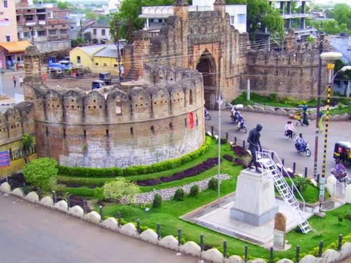 जगभरात सर्वाधिक तापमानाच्या पहिल्या 15 ठिकाणांमध्ये आठ शहरे भारतातील होती. चंद्रपूर तब्बल 43.2 अंश से. तापमानासह पहिल्या क्रमांकावर होते.