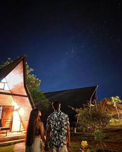 Krishna Mukherjee Honeymoon Pics: तारों की रोशनी में पति के साथ रोमांटिक हुईं कृष्णा मुखर्जी, देखिए कपल की खूबसूरत फोटोज