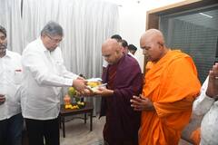 Chandrakant Patil : डॉ. बाबासाहेब आंबेडकर यांच्या जयंतीनिमित्त चंद्रकांत पाटील यांच्याकडून चिवरदान अन् धम्मदान अर्पण