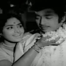 மல்லிகை என் மன்னன் மயங்கும் பொன்னான மலரல்லவோ - தீர்க்க சுமங்கலி
