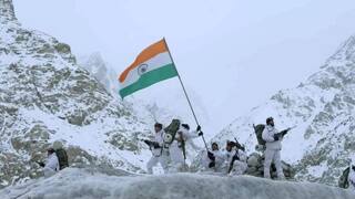 Jammu siachen day the soil of siachen glacier reached the homes of the heroes to honor them Siachen Day:વીરોનું માન વધારવા માટે તેમના ઘર સુઘી પહોંચાડી સિયાચિન ગ્લેશિયરની  માટી