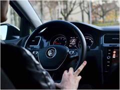 AI Challan: આવા કપડાં પહેરીને કાર ન ચલાવશો, નહીંતર ટ્રાફિક પોલીસનો કેમેરા હજાર રૂપિયાનું ચલણ મોકલી દેશે