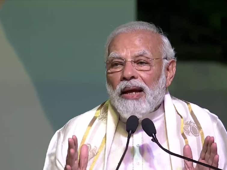 PM Narendra Modi praises Tamil is the world's oldest language Tamil New Year celebrations at the residence of L Murugan in Delhi PM Modi:  “இந்தியர்கள் தமிழ் மொழி குறித்து பெருமைப்படுகிறார்கள்” -  தமிழ்ப் புத்தாண்டு கொண்டாட்டத்தில் பிரதமர் மோடி பேச்சு