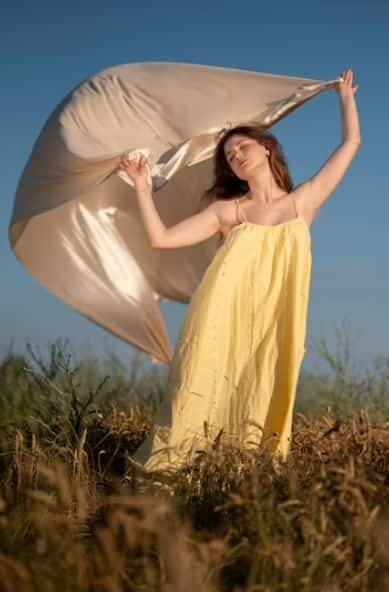 ઉનાળાની ઋતુમાં હળવા રંગના કોટનના આરામદાયક કપડાં પહેરો, જેથી ગરમી અને સૂર્યપ્રકાશની અસર ઓછી થાય.