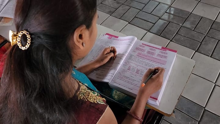 मात्र पिंपरी-चिंचवडच्या विद्यार्थ्यांनी डॉ. बाबासाहेब आंबेडकर यांच्या जयंतीनिमित्त अनोखा उपक्रम हाती घेतला आहे.