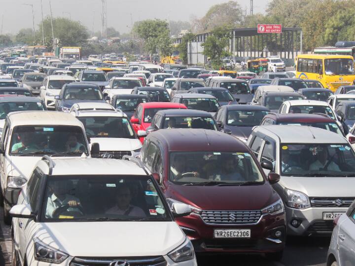 Heavy jam can be found in Greater Noida on April 25 due to farmers' strike Noida: 25 अप्रैल को नोएडा प्राधिकरण के खिलाफ किसानों का हल्ला बोल, सड़कों पर मिल सकता है भारी जाम