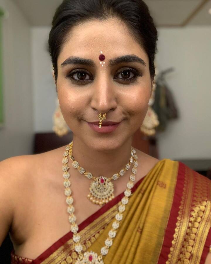 తెలుగు టాప్ యాంకర్ లలో వర్షిణి కూడా ఒకరు.