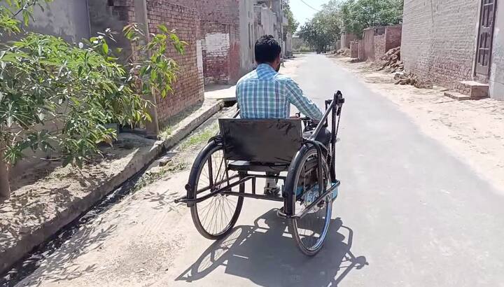 ਹਾਸਲ ਜਾਣਕਾਰੀ ਮੁਤਾਬਕ 22 ਸਾਲਾ ਨੌਜਵਾਨ ਸਿਮਰਨਜੀਤ ਸਿੰਘ ਬਰਾੜ ਨੇ ਆਪਣੇ ਹੱਥਾਂ ਨਾਲ ਜੀਪ ਮੋਟਰਸਾਈਕਲ ਤੇ ਹੋਰ ਵਾਹਨ ਤਿਆਰ ਕੀਤੇ ਹਨ ਜੋ ਬਿਨਾਂ ਡੀਜ਼ਲ, ਬਿਨਾਂ ਇੰਜਣ ਤੇ ਪੈਟਰੋਲ ਤੋਂ ਬਿਨਾਂ ਚੱਲਦੇ ਹਨ। ਇਹ ਵਹੀਕਲ ਇਲੈਕਟ੍ਰੋਨਿਕ ਹਨ ਤੇ ਬੈਟਰੀ ਤੇ ਚੱਲਦੇ ਹਨ।