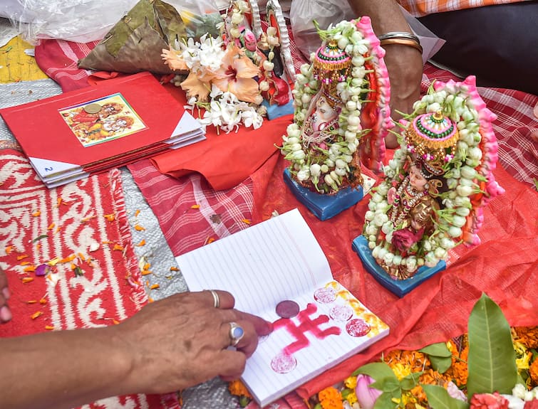 Poila Baisakh 2023: Bengali New Year Subho Nobo Borsho wishes, images, messages, greetings, status to share Nababarsho Wish: 'নব রবিকিরণে...' নববর্ষের সূচনা, প্রিয়জনকে পাঠান আপনার শুভেচ্ছাবার্তা