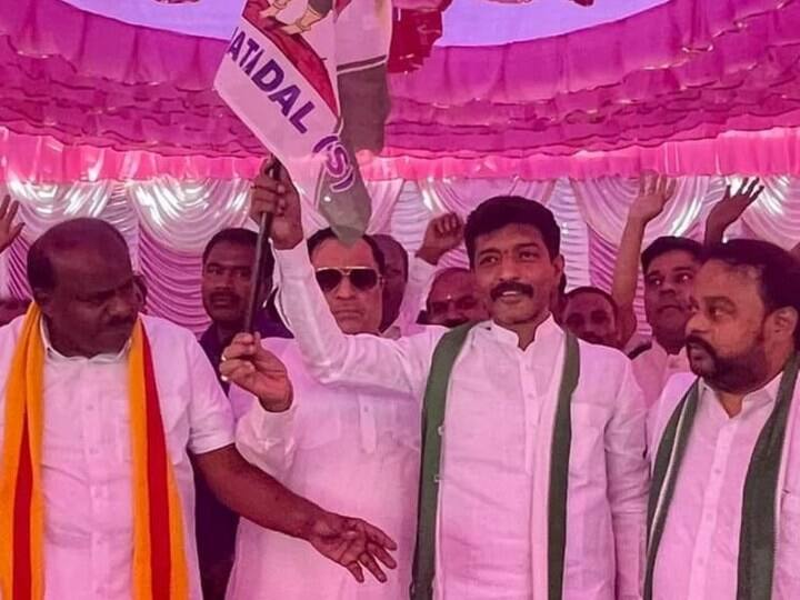 Karnataka Assembly Elections 2023 Congress leader Raghu Achar joins JDS in presence of HD Kumaraswamy Karnataka Election 2023: एचडी कुमारस्वामी की मौजूदगी में जेडीएस में शामिल हुए कांग्रेसी नेता रघु अचार