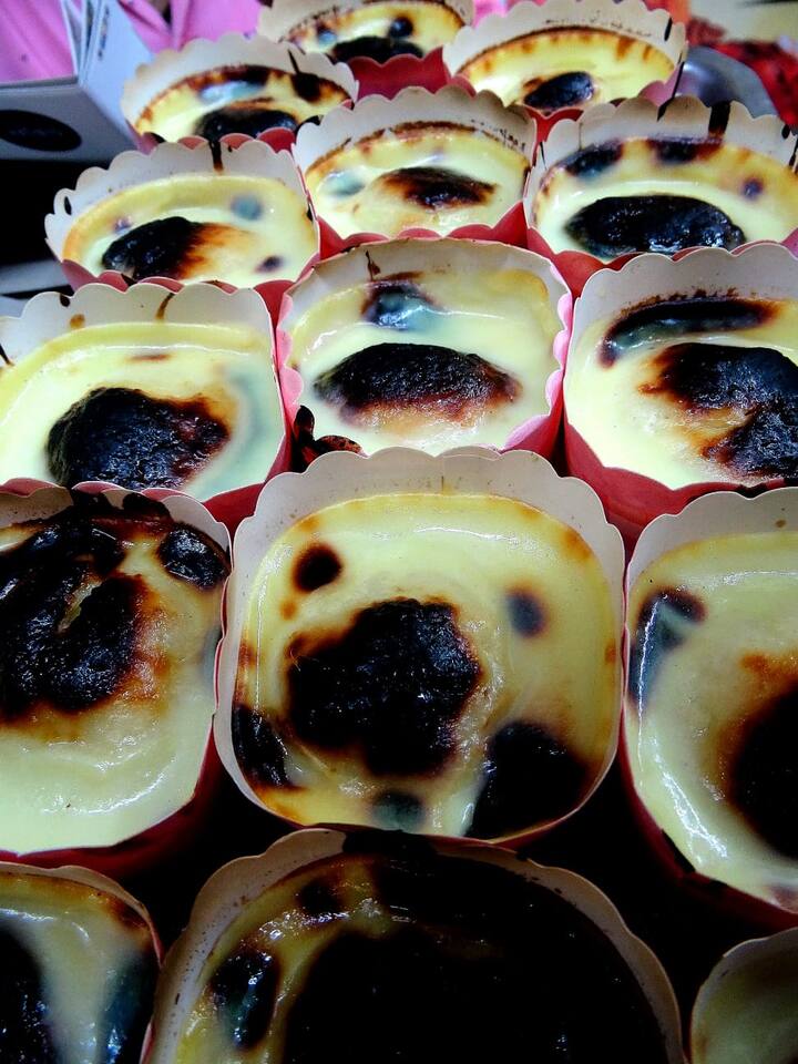 আর নতুন বছরের আগেই শুরু হয়েছে খাদ্য উৎসব ‘নববর্ষের ভুরিভোজ’। ১৬ এপ্রিল পর্যন্ত প্রতিদিন দুপুর ১২টা থেকে রাত ৯টা পর্যন্ত চলবে এই খাদ্য উৎসব। রকমারি খাবার চেখে দেখতে হলে একবার ঢুঁ মারতেই হবে অ্যাক্রোপলিস মলে।