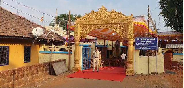 रत्नागिरी जिल्ह्याच्या मंडणगड तालुक्यात आंबडवे हे गाव आहे.