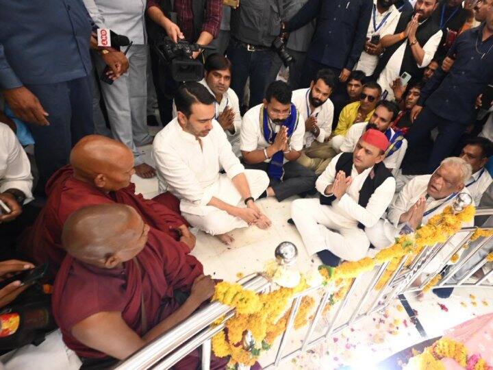 अखिलेश यादव ने बाबा साहब की प्रतिमा पर पुष्पांजलि अर्पित कर उन्हें याद किया. इस मौके पर उन्होंने समाजवादी पार्टी की सरकार बनने पर लाडली बहना को छह हजार रुपये महीने देने का वादा किया.