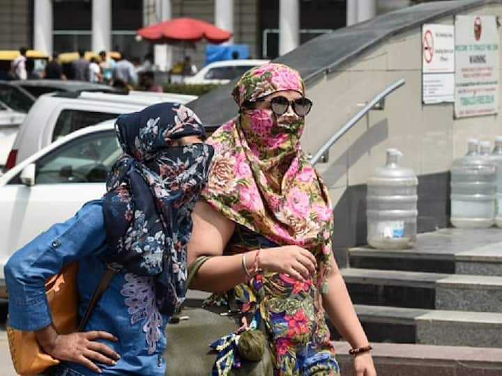 Tamil Nadu will witness dry weather for the next 4 days and the temperature will rise by 2-3 degrees Celsius, the Meteorological Department said. TN Weather Update: தமிழ்நாட்டில் 13 மாவட்டங்களில் 100 டிகிரி பாரன்ஹீட் வெப்பநிலை.. இன்றைய வானிலை நிலவரம் இதோ..