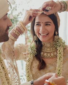 Alia-Ranbir Wedding Album: साल भर में पूरा हुआ आलिया भट्ट और रणबीर कपूर का परिवार, शादी की तस्वीरों में दिखा बेपनाह प्यार