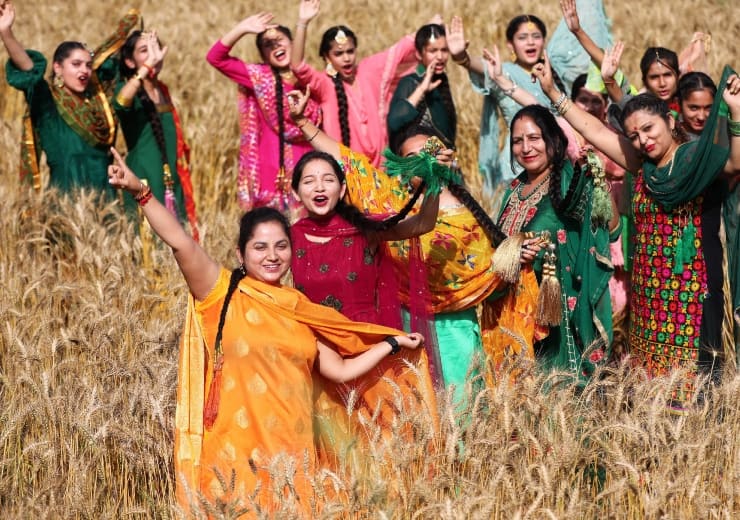 Jammu and Kashmir Baisakhi Enthusiasm Shown Everyone Congratulated Each Other Baisakhi 2023: जम्मू-कश्मीर में धार्मिक उत्साह और उल्लास के साथ मना बैसाखी, अलग-अलग जिलों में आयोजन