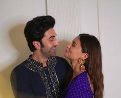 Alia Bhatt Ranbir Kapoor Wedding Anniversary : पहिली भेट, मोजक्या पाहुण्यात लग्न आणि आयुष्यात छोट्या परीचं आगमन; 'अशी' आहे आलिया आणि रणबीरची लव्ह स्टोरी