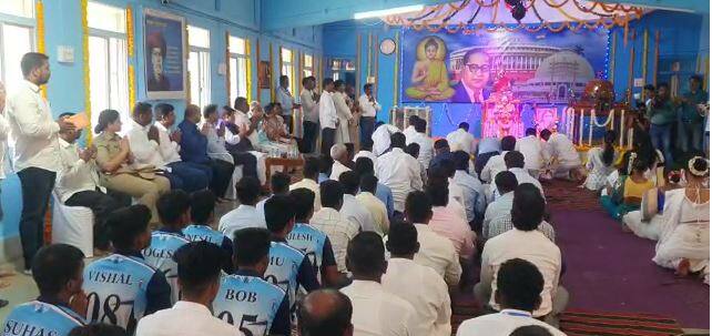 यावेळी उदय सामंत आणि आमदार योगेश कदम यांनी महामानव डॉ. बाबासाहेब आंबेडकरांच्या स्मारकाला अभिवादन केले.