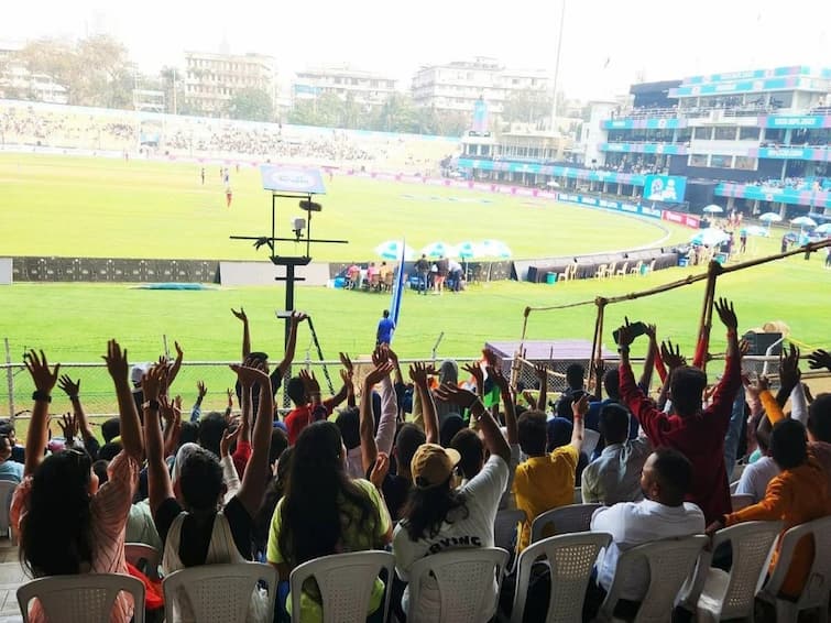 maharashtra nashik news sport news Nashik rural students gets opportunity gets watching IPL Cricket Match from Ground Nashik Student IPL : नाशिक ग्रामीणच्या विद्यार्थिनी आयपीएल पाहणार थेट मैदानातून, तीन शाळांची निवड  