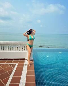 Neha Malik PHOTO: મલેશિયામાં નેહા મલિકે તમામ હદો કરી પાર, ગ્રીન બિકીનીમાં શેર કરી બોલ્ડ તસવીરો