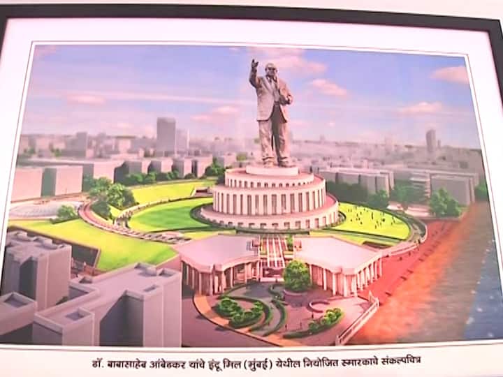 डॉ. बाबासाहेब आंबेडकर यांनी लंडन येथील गोलमेज परिषदेत घेतलेल्या सहभागाचा देखिल प्रदर्शनात समावेश आहे.