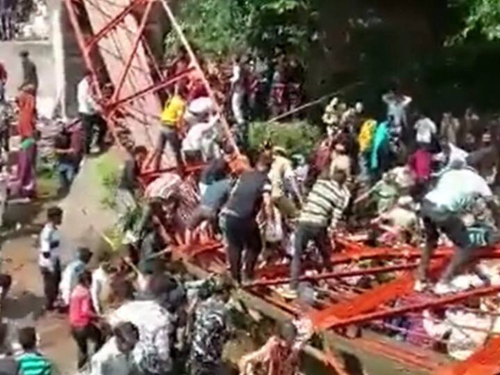 footbridge collapsed during the Baisakhi celebration at Beni Sangam in in Udhampur Jammu Kahmir जम्मू-कश्मीर के उधमपुर जिले में बैसाखी मेले के दौरान हादसा, बेनी संगम में फुटब्रिज टूटकर गिरा, देखें वीडियो