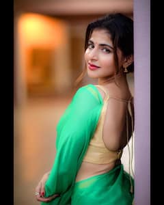 Iswarya Menon: చీరలో ఐశ్వర్య మీనన్- అందాలతో కనువిందు