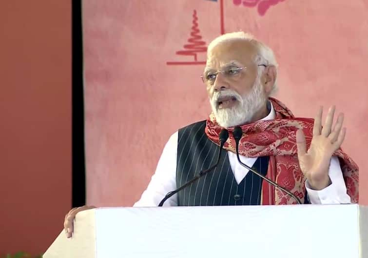 Prime Minister Narendra Modi inaugurates three Medical colleges in Assam PM Modi Assam Visit: દેશમાં આવી નવી બિમારી! PM મોદીએ નામ લીધા વગર જ કોંગ્રેસને બરાબરની ધમરોળી