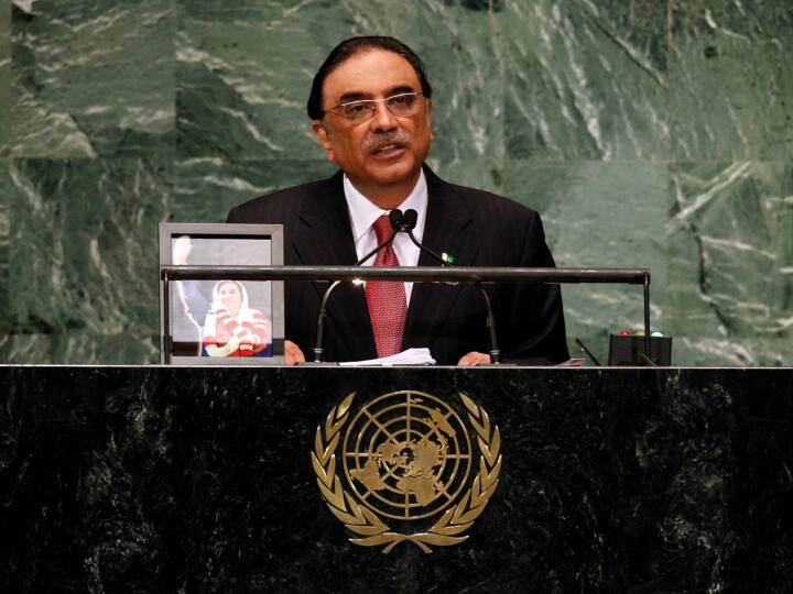 पूर्व राष्ट्रपति आसिफ जरदारी के पास आय से ज्यादा संपत्ति होने का मामला दर्ज है, जिसकी कीमत लगभग 26 करोड़ रुपये की है.